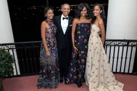 Foto-Foto Sosmed Obama Sebelum Turun Dari Kursi Presiden Amerika
