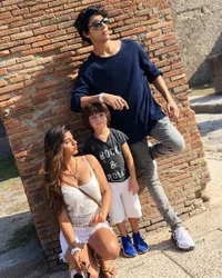 Foto-Foto Suhana Khan yang Panen Kritikan di India, Dianggap Terlalu Vulgar