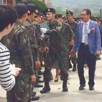 Galeri Upacara Kelulusan Pelatihan Dasar Militer Kim Jaejoong JYJ
