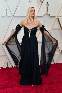 FOTO: 10 Artis Peraih Predikat Best Dressed di Oscar 2020, Scarlett Johansson - Margot Robbie