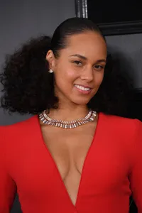 FOTO: 10 Artis Tercantik di Grammy Awards 2019, Flawless Banget!
