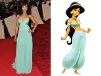 FOTO 11 Seleb Cantik Hollywood Pakai Busana Mirip Princess Disney