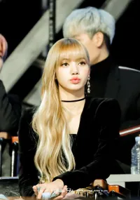 FOTO: 15 Idol K-Pop dengan Visual Secantik Manekin, Ada Lisa BLACKPINK - Tzuyu TWICE!