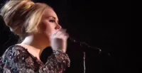 FOTO: 3 Tahun Tak Berkunjung, Tangis Adele Pecah di New York