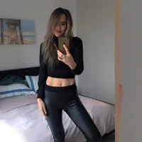 FOTO: 42 Tahun, Perut Ber-abs & Body Goals Ina Thomas Bikin Iri