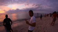 FOTO: 7 Seleb Ini Menikmati Liburan Santai di Pantai, Siapa Saja?