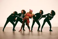 FOTO : Bergaya Sporty, Beyonce Tetap Sexy