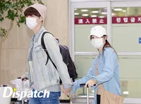 FOTO: Ahn Jae Hyun & Goo Hye Sun Mesra di Bandara Bikin Baper
