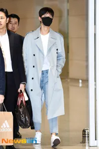 FOTO: Airport Fashion Park Bo Gum Pulang dari Indonesia