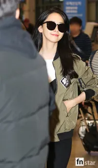 FOTO Airport Fashion Seleb-Seleb Korea, Pamerkan Style Musim Semi