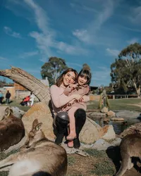 FOTO: Ajak Gempi, Gisel & Wijin Kencan Romantis di Kebun Binatang