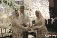FOTO Akad Nikah Melody Nurramdhani - Hanif Fathoni, Haru Bahagia