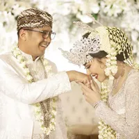 FOTO Akad Nikah Selebgram Rica Andriani - Kompol Fahrul Sudiana, Penuh Kemewahan dari Dekorasi Hingga Siger Pengantin
