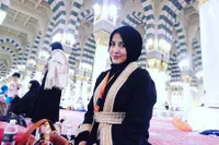 FOTO: Akhir Tahun, Cynthiara Alona Pilih Umrah ke Tanah Suci