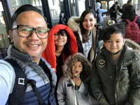 FOTO Akhir Tahun, Keluarga Mona Ratuliu Liburan Bersama ke Jepang
