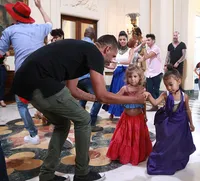FOTO: Aksi Lucu North West Saat Belajar Tari Salsa, Bikin Gemas!