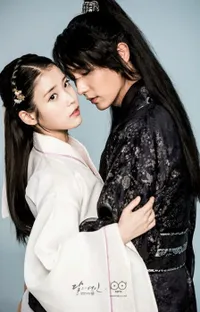 FOTO: Aktor-Aktor Korea Yang Terpesona Saat Akting Bareng IU