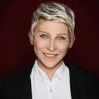 FOTO: Alexis Stone, MUA Yang Bisa Melukis Wajah Seleb Hollywood!