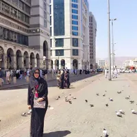 FOTO: Amy Qanita Pergi Umrah, Nenek Cantik Tetap Stylish Banget