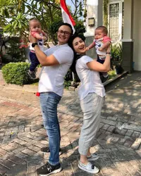 FOTO: Anak Kembar Kadek Devi Sudah Lima Bulan, Makin Gemesin