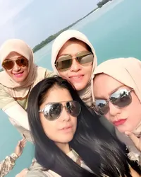 FOTO: Annisa Yudhoyono Jadi Ibu Persit Hits, Liburan ke Pulau H!