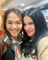 Foto Annisa Yudhoyono Maksa Suami Buat Ketemu Bunda Corla di Jerman, Dibilang Mirip Boneka Doraemon