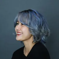 Foto Ardina Rasti dengan Warna Rambutnya yang Sering Gonta-Ganti, dari Pelangi Sampai Icy Blue