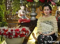 FOTO Ardina Rasti Lakukan Siraman 7 Bulan, Berikan Doa Untuk Anak