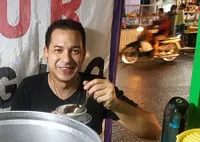 Foto Ari Wibowo Suka Makan & Merakyat di Kaki Lima, Bikin Laper