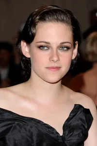 FOTO: Artis-Artis Hollywood Ini Makin Cantik Dengan Rambut Klimis