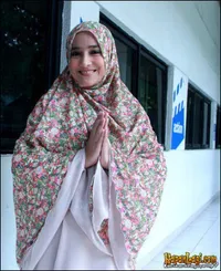 FOTO: Artis Top 90an Yang Kini Makin Cantik Mengenakan Hijab