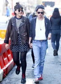 FOTO: Asyik Kencan, Kristen Stewart Tak Sadar Celananya Terbuka