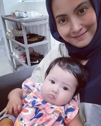 Foto Baby Athena, Cucu Pertama Elma Theana yang Cantik Bermata Bulat dan Berpipi Gembul