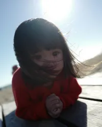 FOTO: Baby Gempi Jadi 'Model' Cute di Pantai Australia, Imut Abis