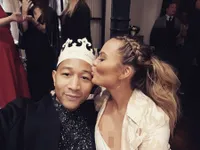 FOTO: Baby Shower Chrissy Teigen & John Legend, Mewah & Elegan!
