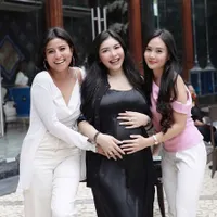 Foto Baby Shower Rica Andriani yang Dihadiri Awkarin, Apa Jenis Kelamin Anaknya?