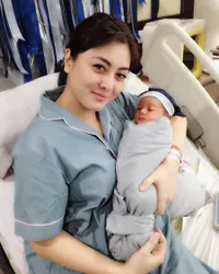 FOTO: Baby Z, Bayi Jonathan Frizzy Yang Ganteng Menggemaskan