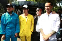FOTO: Bagi-Bagi Tahu Bulat, Tora Sudiro Promosi 'JANGKRIK BOSS 2'