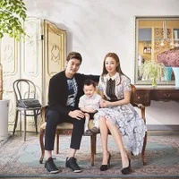 FOTO: Bahagia! Pemotretan Keluarga Eli U-Kiss Bareng Istri & Anak