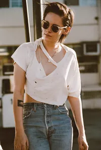 FOTO: Baju Bolong - Celana Belel, Kristen Stewart Gagal Keren?