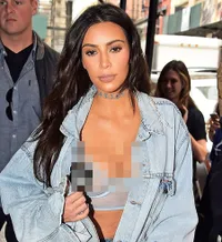 FOTO: Baju Transparan Kim Kardashian, Bikin Imajinasi Makin Liar