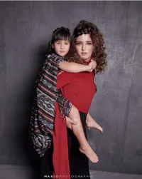 FOTO Baju Warna-Warni Ini Pose Centil Mikhayla Anak Nia Ramadhani