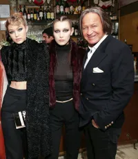 FOTO: Bak Istana! Rumah Megah Triliunan Ayah Bella & Gigi Hadid