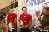 FOTO: Baper, Mike Lewis Ingat Tamara Ketika Ditantang Bikin Kue 