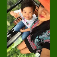FOTO: Bareng Anak Gantengnya, Farah Quinn Nikmati Pantai Malaysia