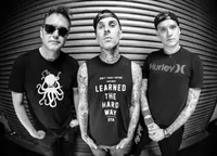 [FOTO] Bareng Matt Skiba, Blink 182 Lagi Asyik di Studio Rekaman