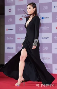 FOTO: Battle Dress Terburuk Vs Terbaik Bintang Korea di 'BIFF'
