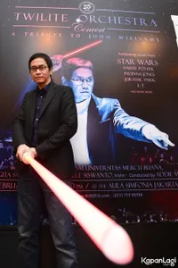FOTO: Bawa-Bawa Lightsaber, Apa Sih Maksud Dari Addie MS?