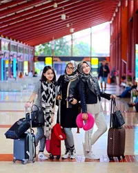 FOTO: Bawa Nama Indonesia, Dian Pelangi Bertemu Petinggi Paris