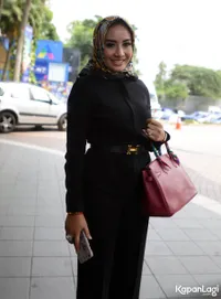 FOTO: Bawa Tas Hermes, Shinta Bachir Curhat Soal Buka Tutup Hijab